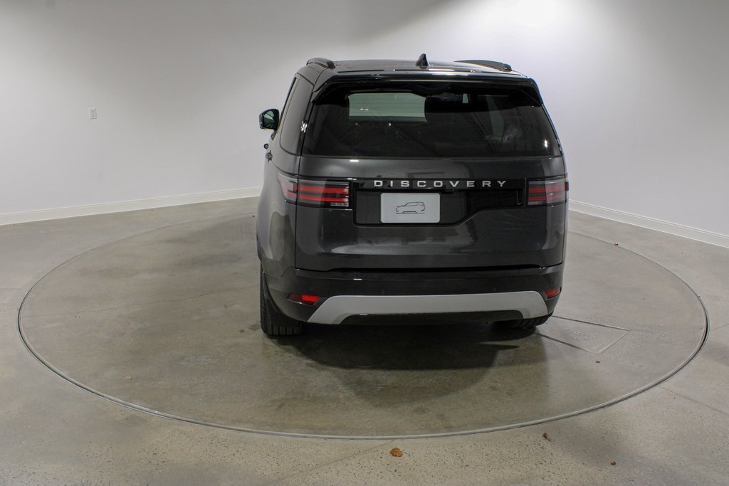 2026 Land Rover Discovery photo 3