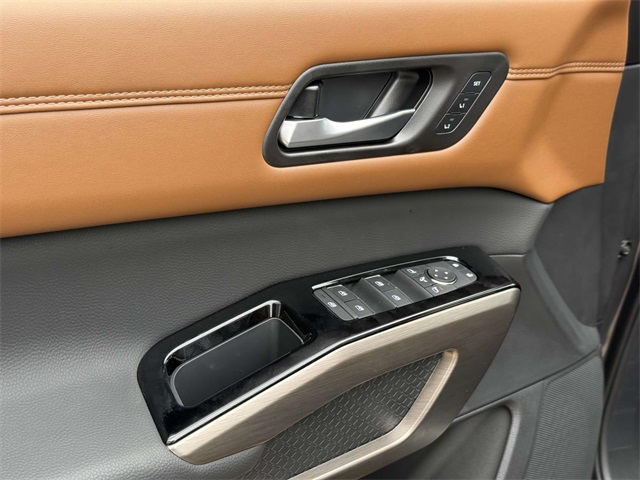 2025 Nissan Pathfinder Platinum photo 24