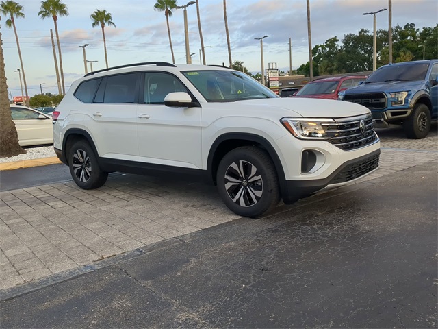 2026 Volkswagen Atlas SE photo 2