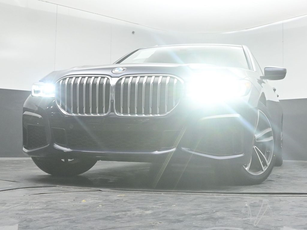 2022 BMW 750LI - Image 32