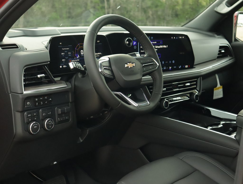 2025 Chevrolet Suburban LT photo 9