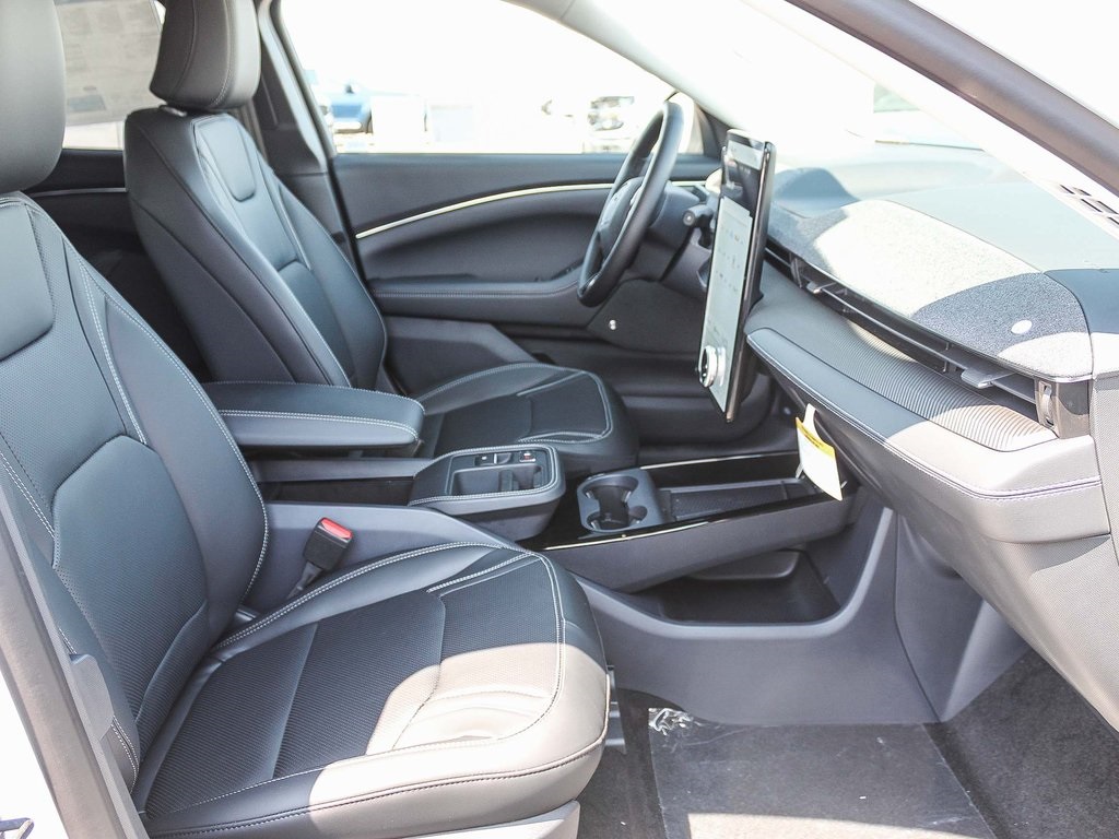 2025 Ford Mustang Mach-E Premium photo 16