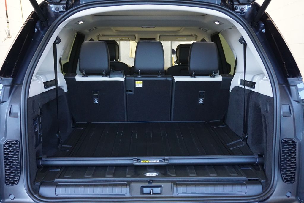 2025 Land Rover Discovery S photo 31