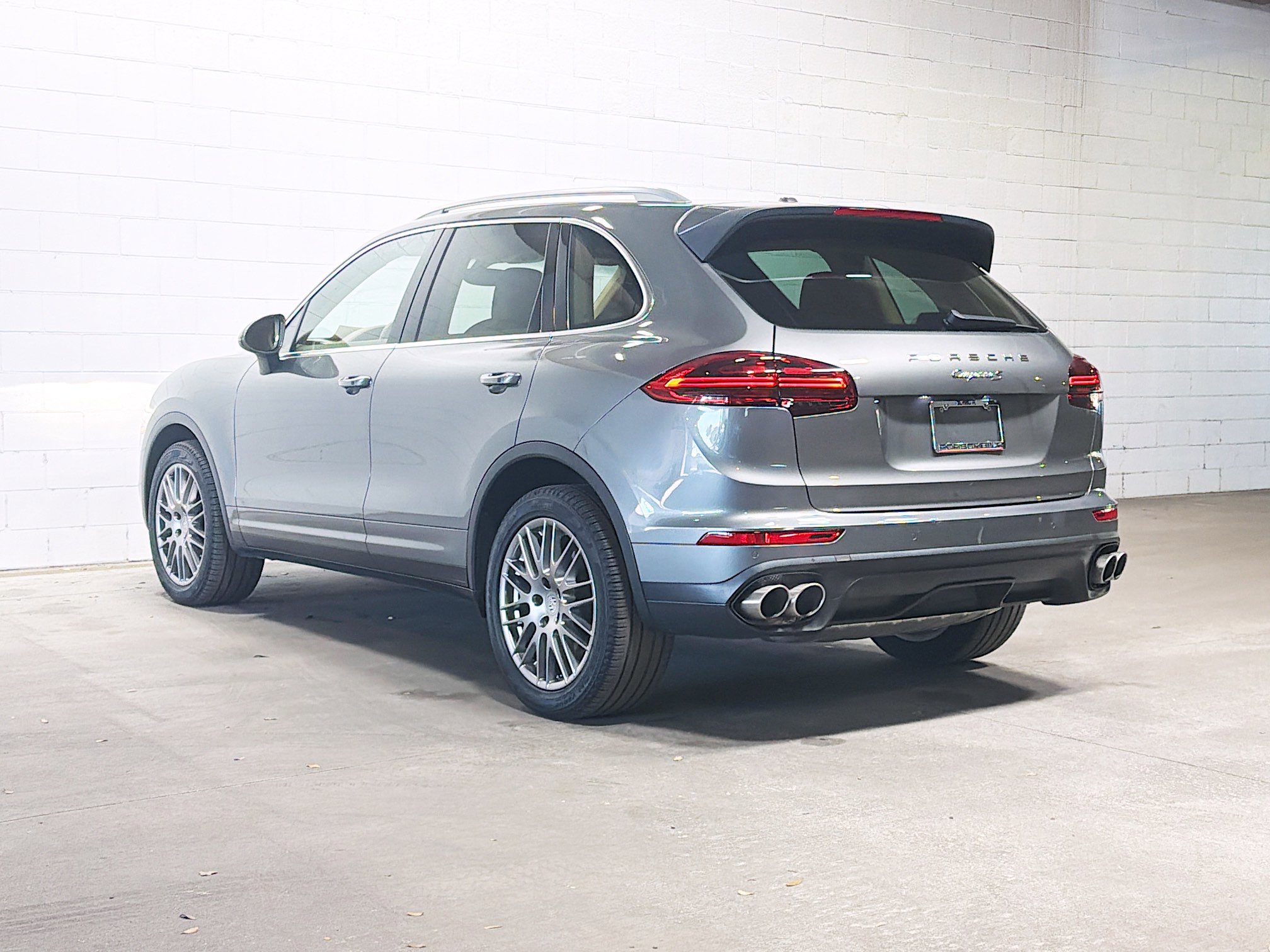 2016 Porsche Cayenne S photo 3