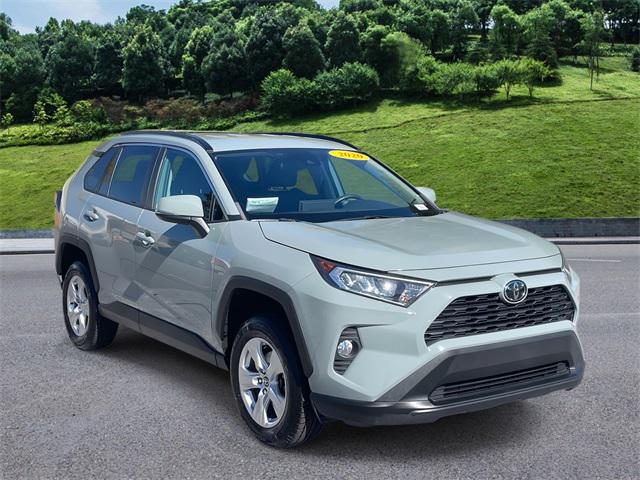 2020 Toyota RAV4 XLE's photo