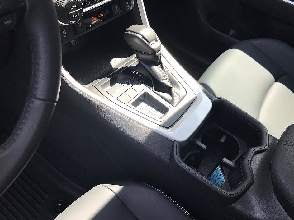2023 Toyota RAV4 XLE Premium photo 18