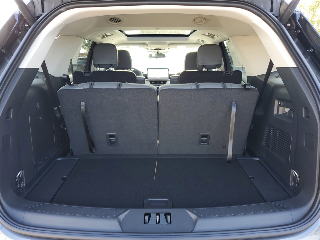 2025 Ford Explorer photo 28