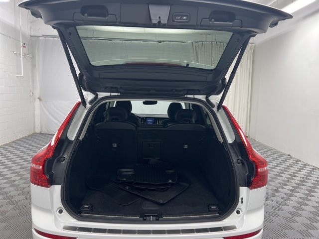 2022 Volvo XC60 B5 Momentum photo 8