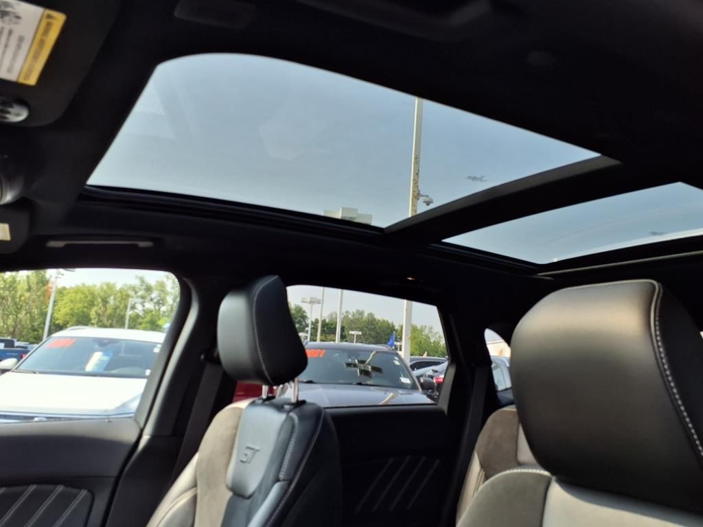 2022 Ford Edge ST photo 8