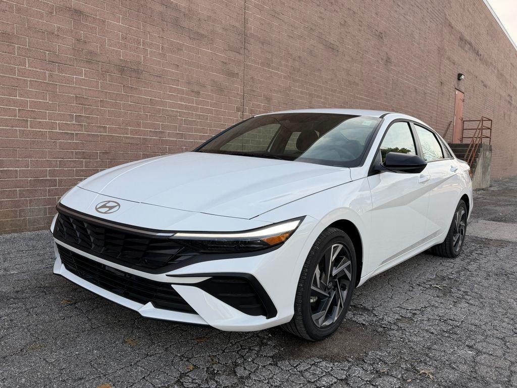 2025 Hyundai Elantra Base's photo