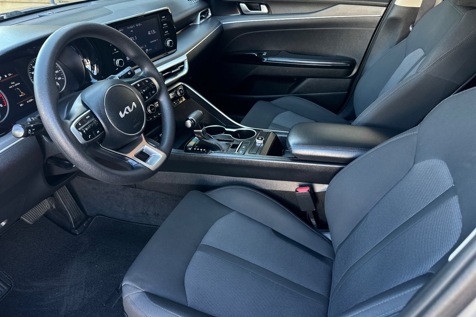 2022 Kia K5 LXS photo 9