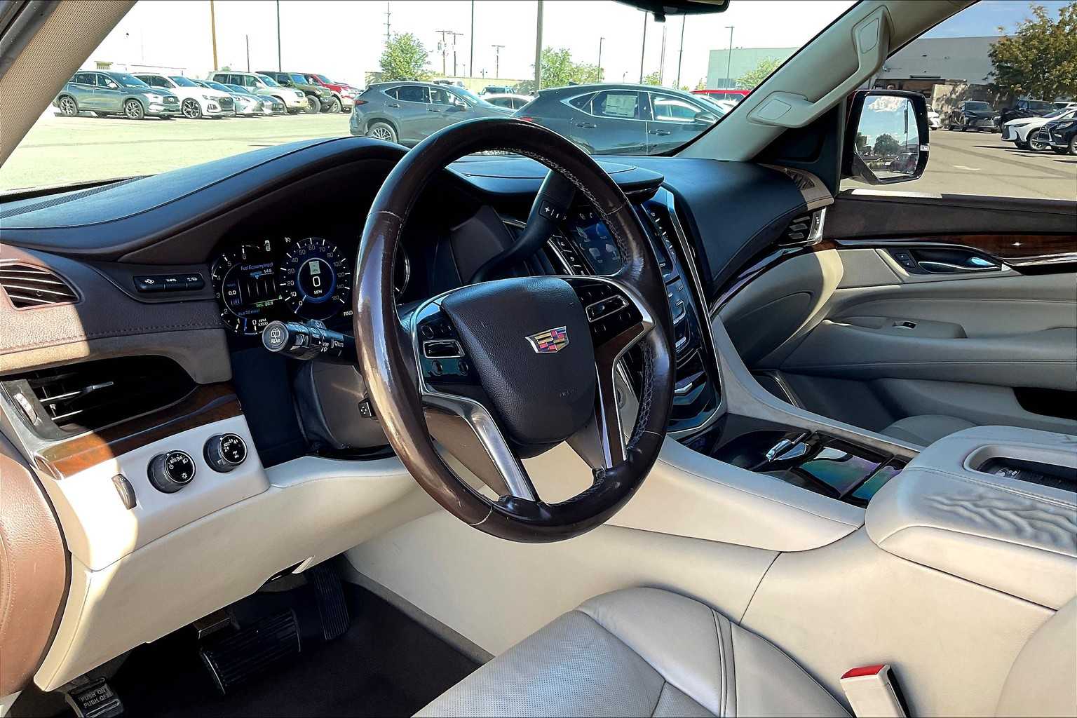 2017 Cadillac Escalade Luxury photo 16
