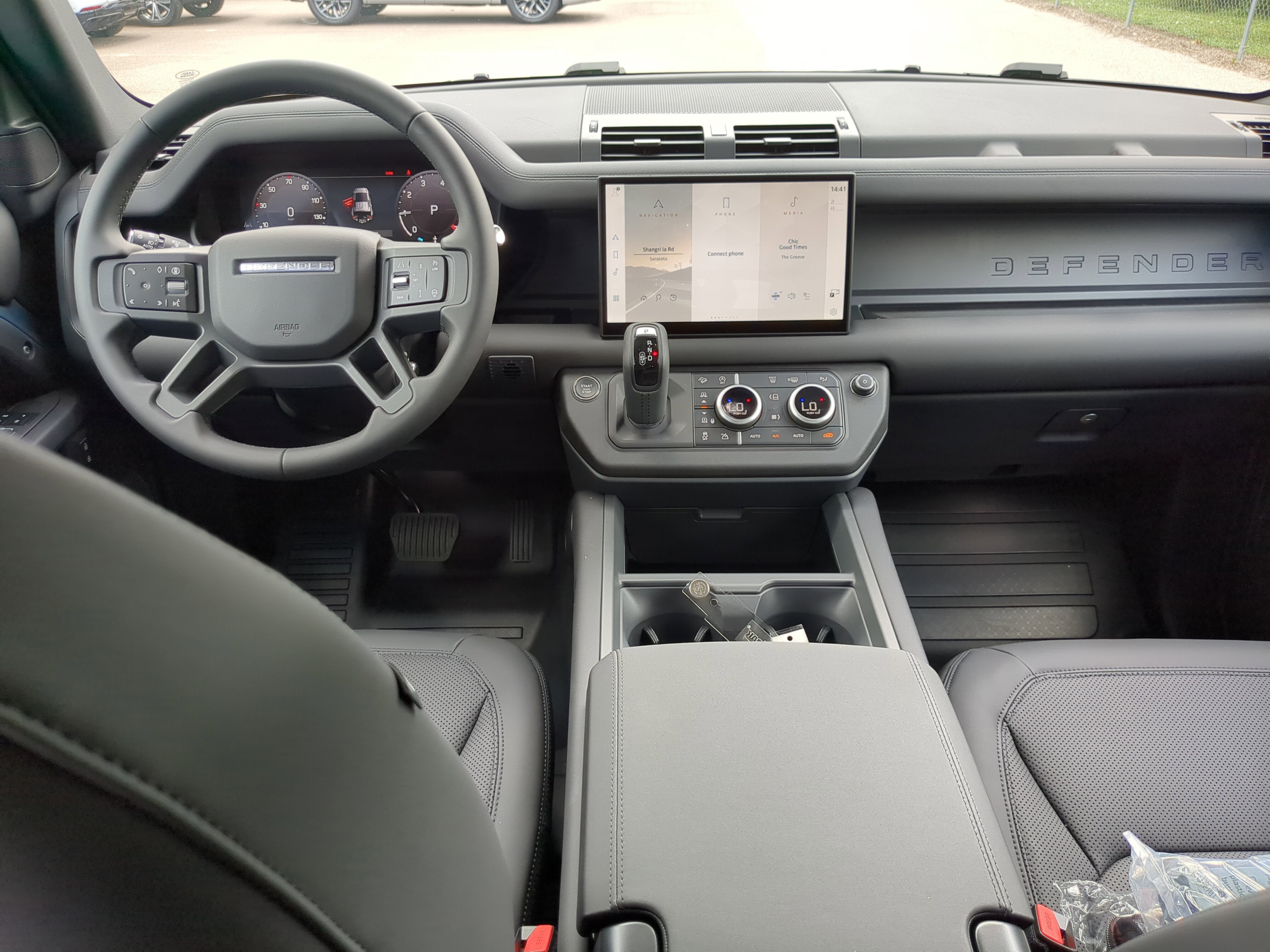 2025 Land Rover Defender 110 S photo 2