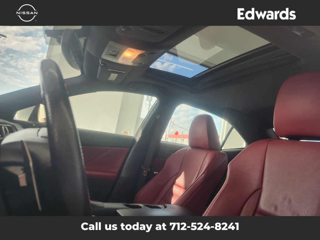 2016 Lexus IS 350 photo 16