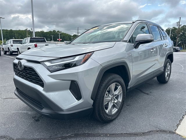 2024 Toyota RAV4 XLE photo 6