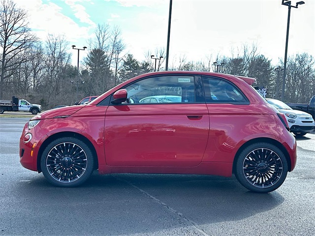 2024 Fiat 500e Red photo 4