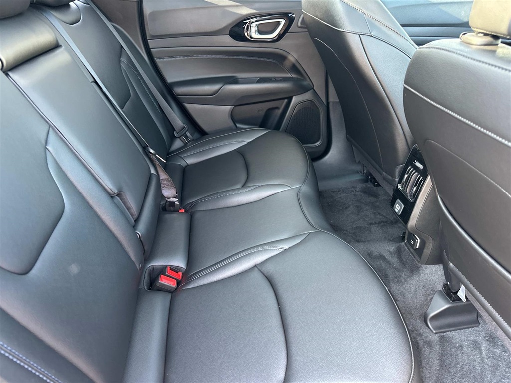 2025 Jeep Compass Limited photo 15
