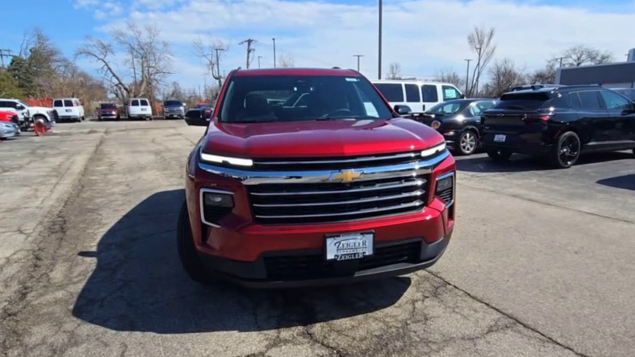 2025 Chevrolet Traverse photo 2