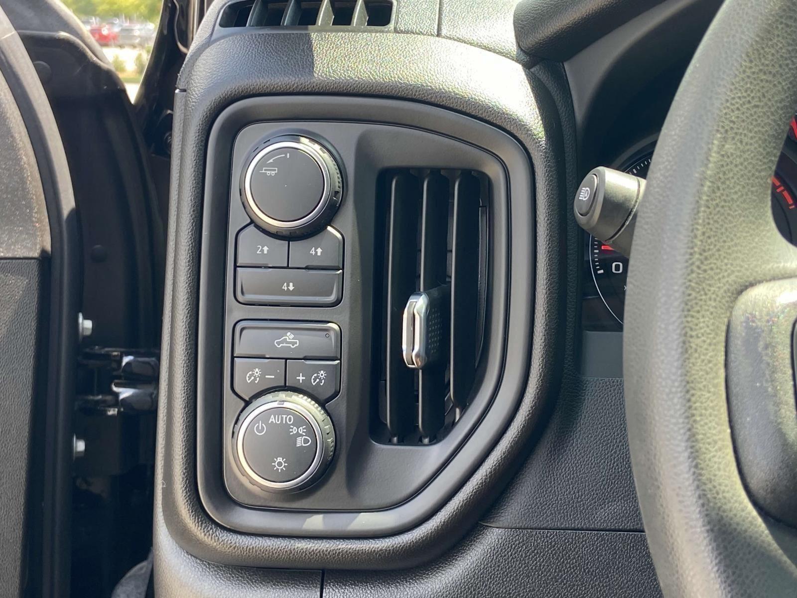 2024 Chevrolet Silverado 2500HD Custom photo 14