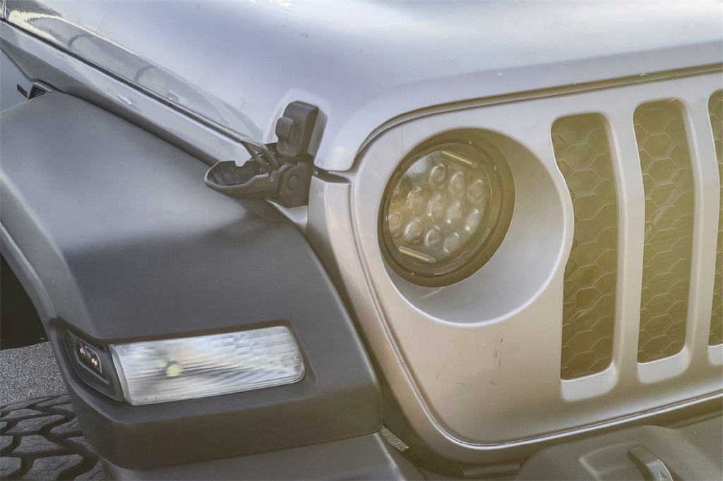 2020 Jeep Gladiator Sport photo 2