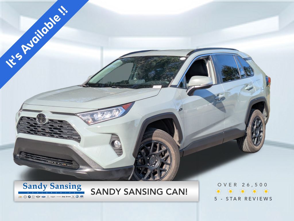 2021 Toyota RAV4 XLE's photo