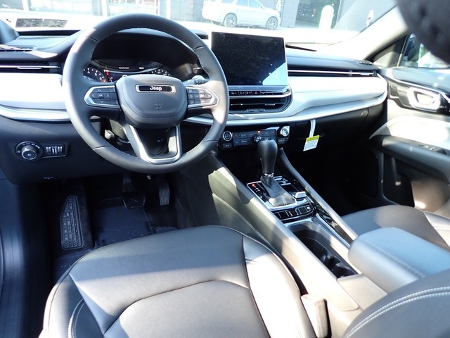 2025 Jeep Compass Limited photo 15