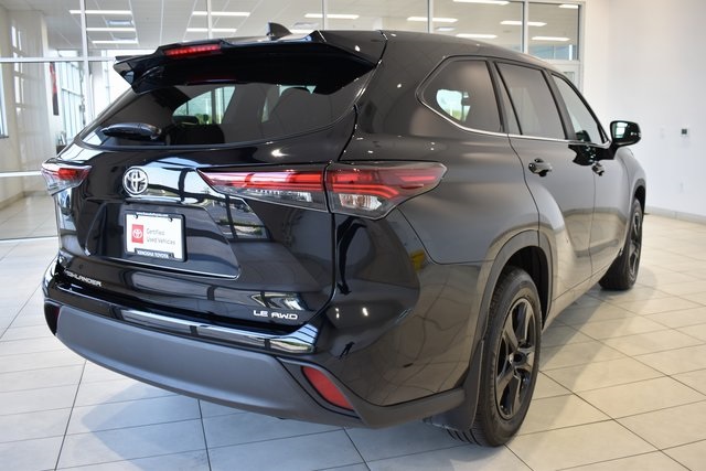 2024 Toyota Highlander LE photo 10