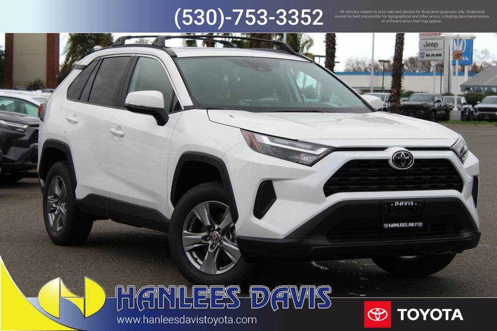 2025 Toyota RAV4 XLE's photo