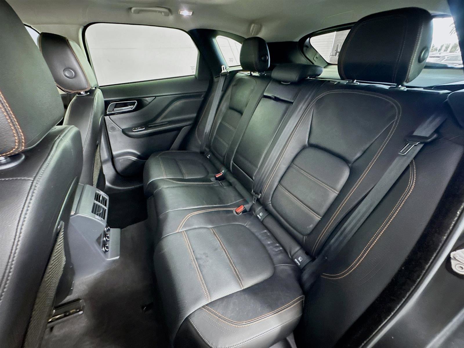 2018 Jaguar F-PACE Prestige photo 23