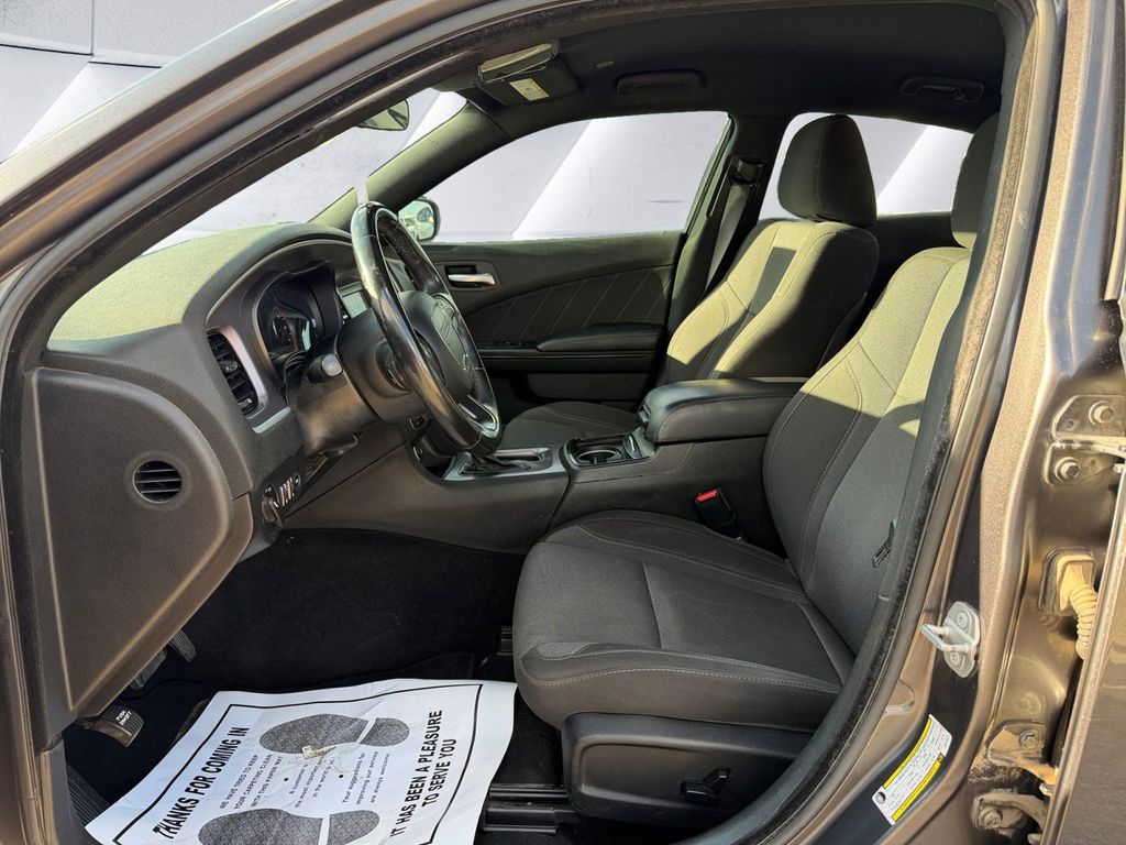 2019 Dodge Charger SXT photo 7