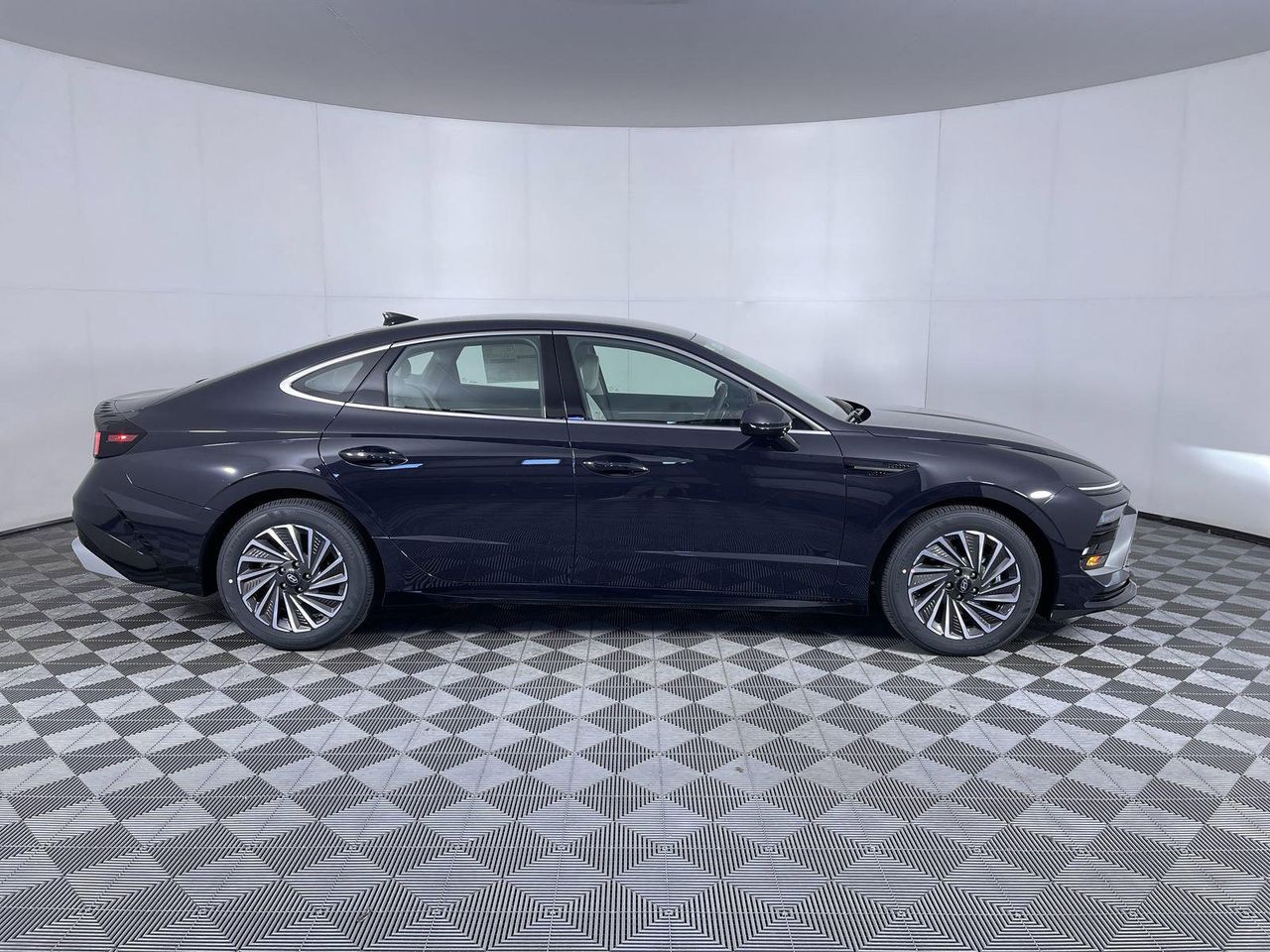 2025 Hyundai Sonata Hybrid SE photo 3