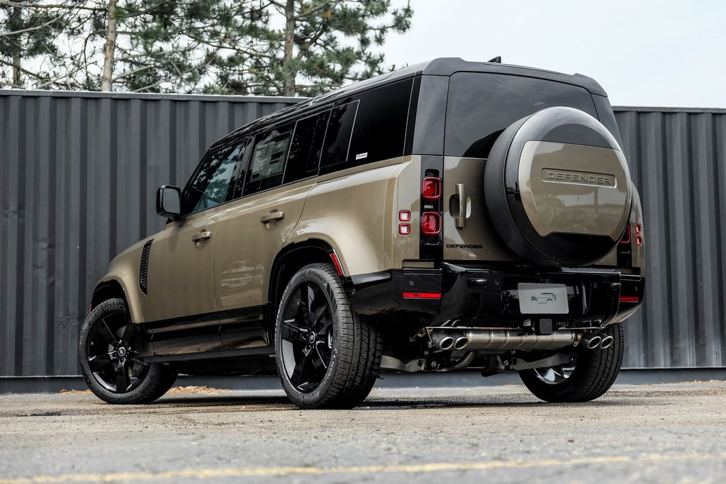 2025 Land Rover Defender 110 X-Dynamic SE photo 2