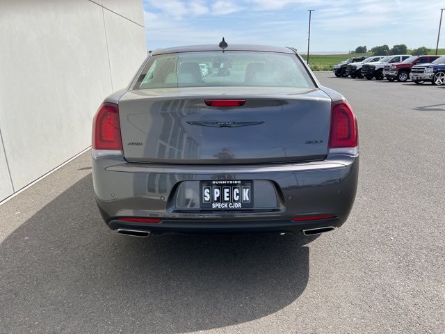 2023 Chrysler 300 Touring L photo 17