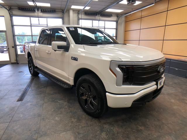 2025 Ford F-150 Lightning Lariat photo 2