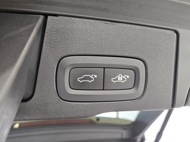 2025 Volvo XC60 B5 Plus photo 17