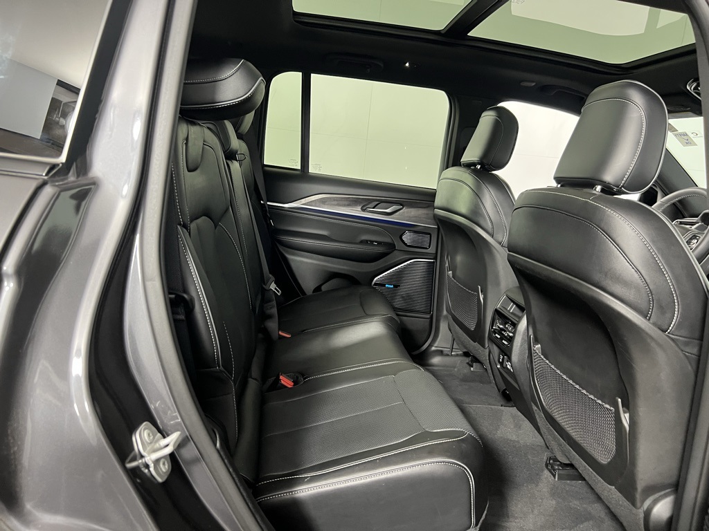 2023 Jeep Grand Cherokee Overland 4xe photo 22