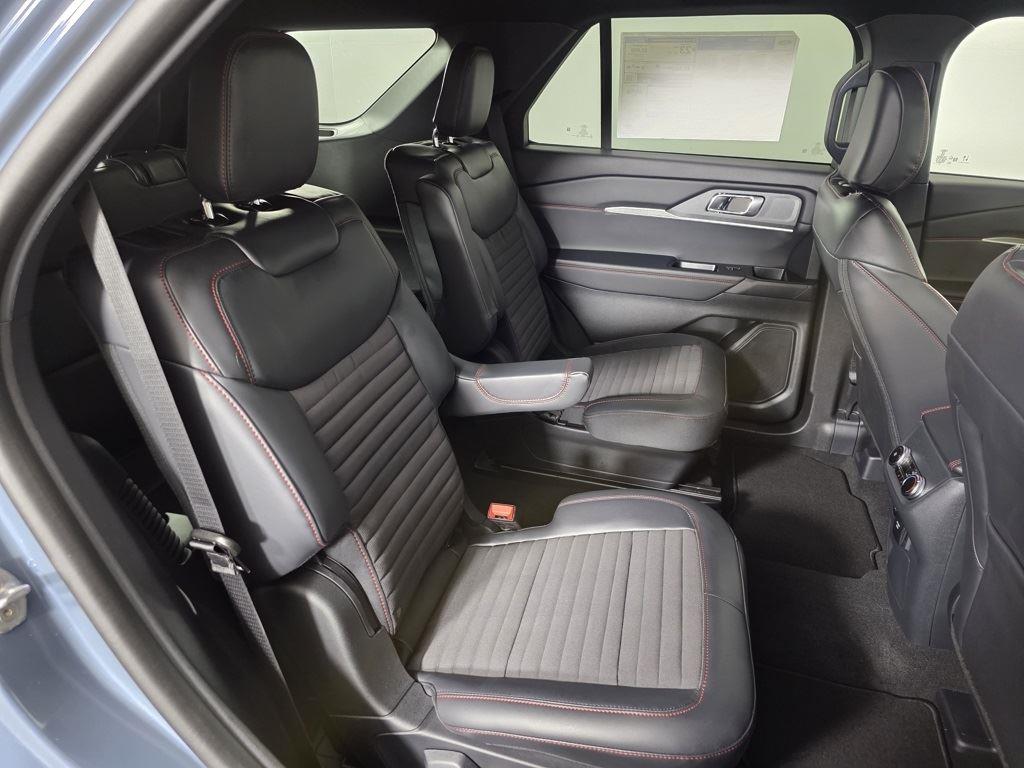 2025 Ford Explorer ST-Line photo 20