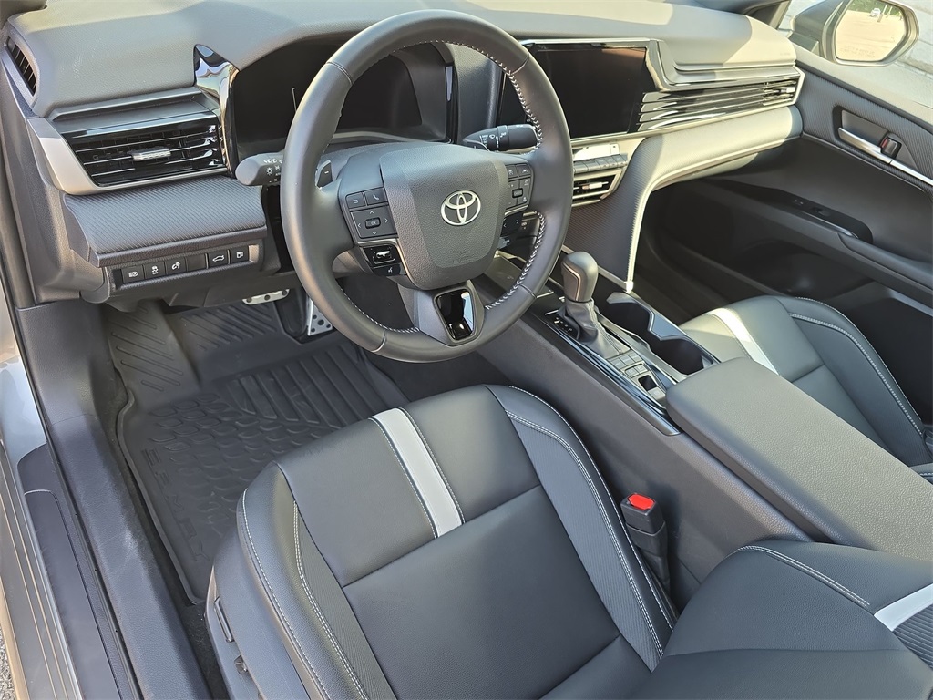 2025 Toyota Camry SE photo 11