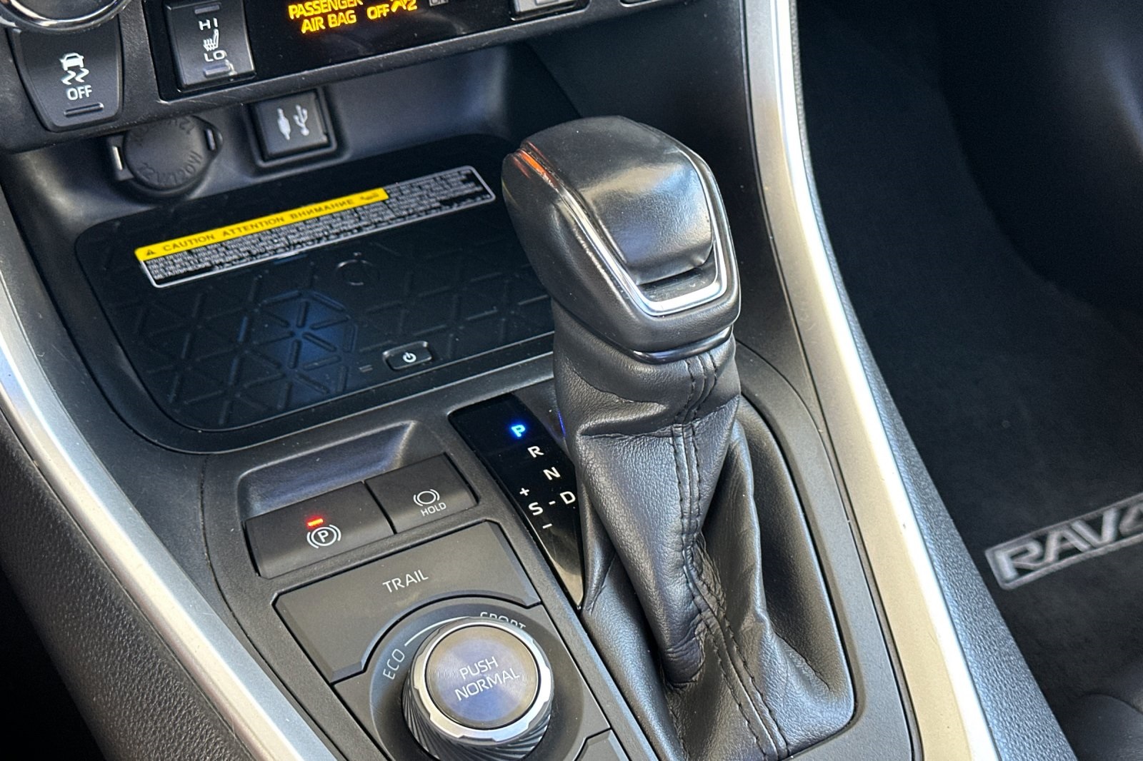 2019 Toyota RAV4 Hybrid XSE photo 21