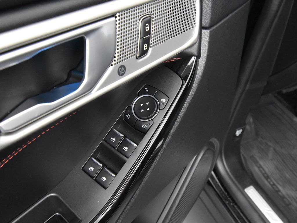 2024 Ford Explorer ST-Line photo 14