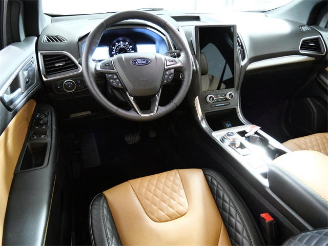2023 Ford Edge Titanium photo 4