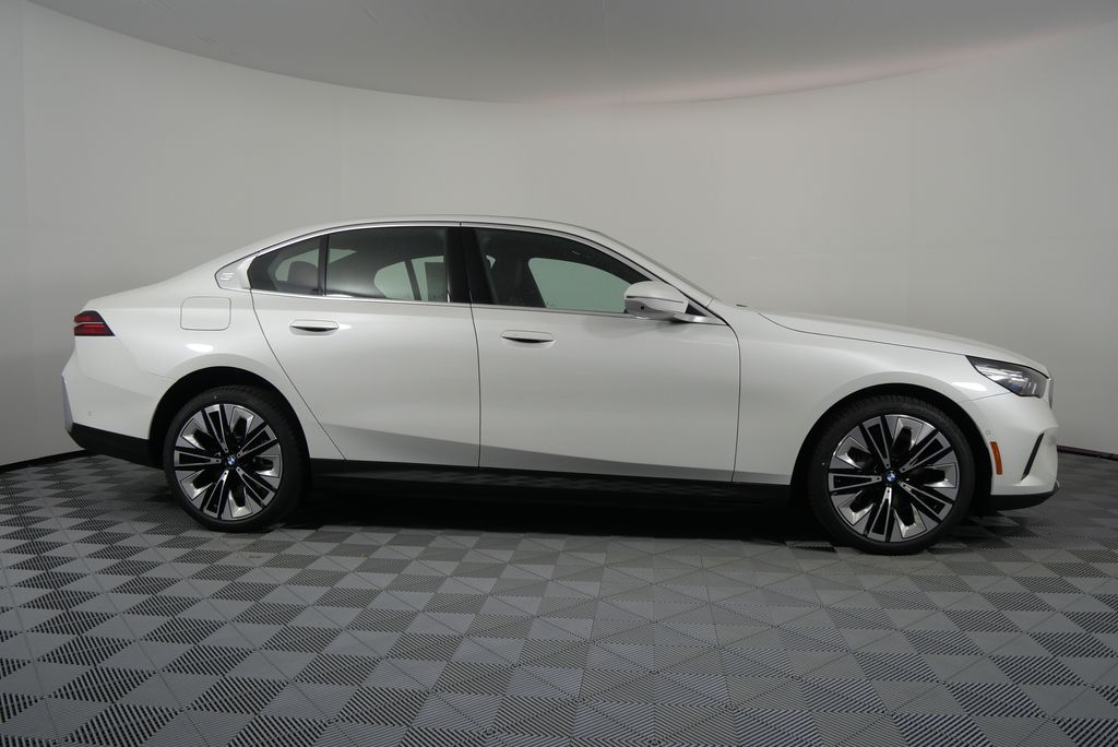 New 2025 Mineral White Metallic BMW eDrive40 image 2