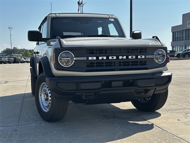 2025 Ford Bronco Base photo 2
