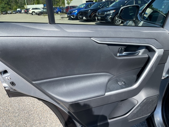 2020 Toyota RAV4 Hybrid XLE photo 23
