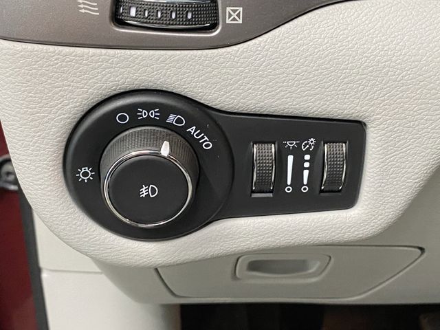 2021 Jeep Cherokee Latitude Lux photo 21