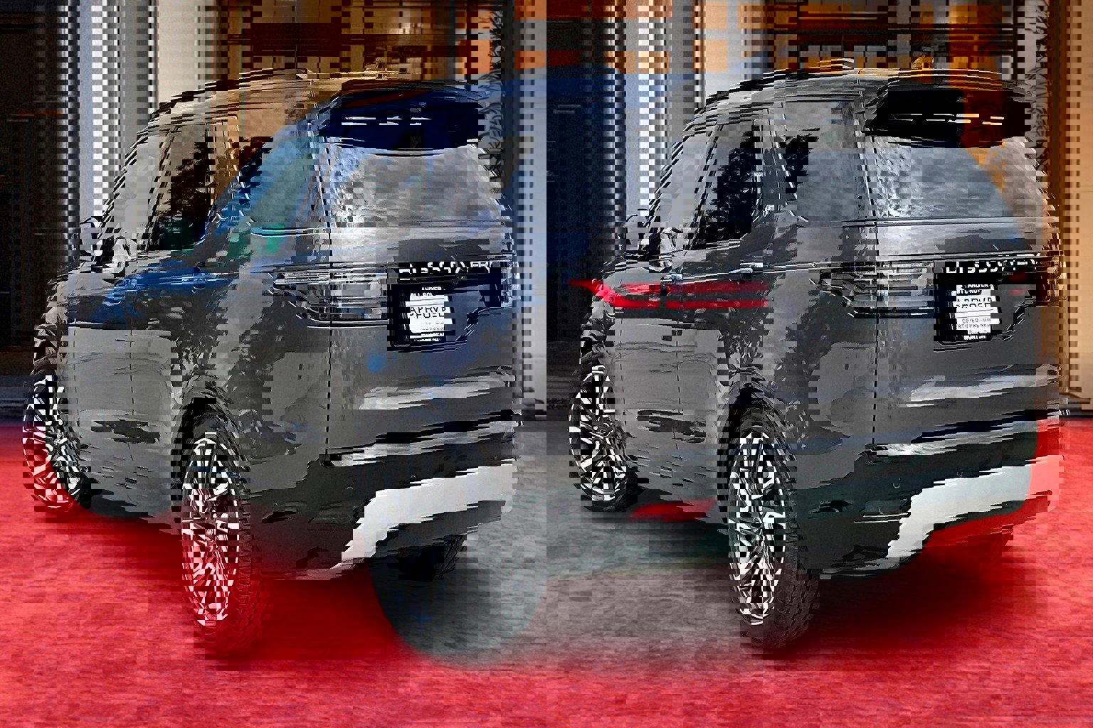 2024 Land Rover Discovery Metropolitan Edition photo 8