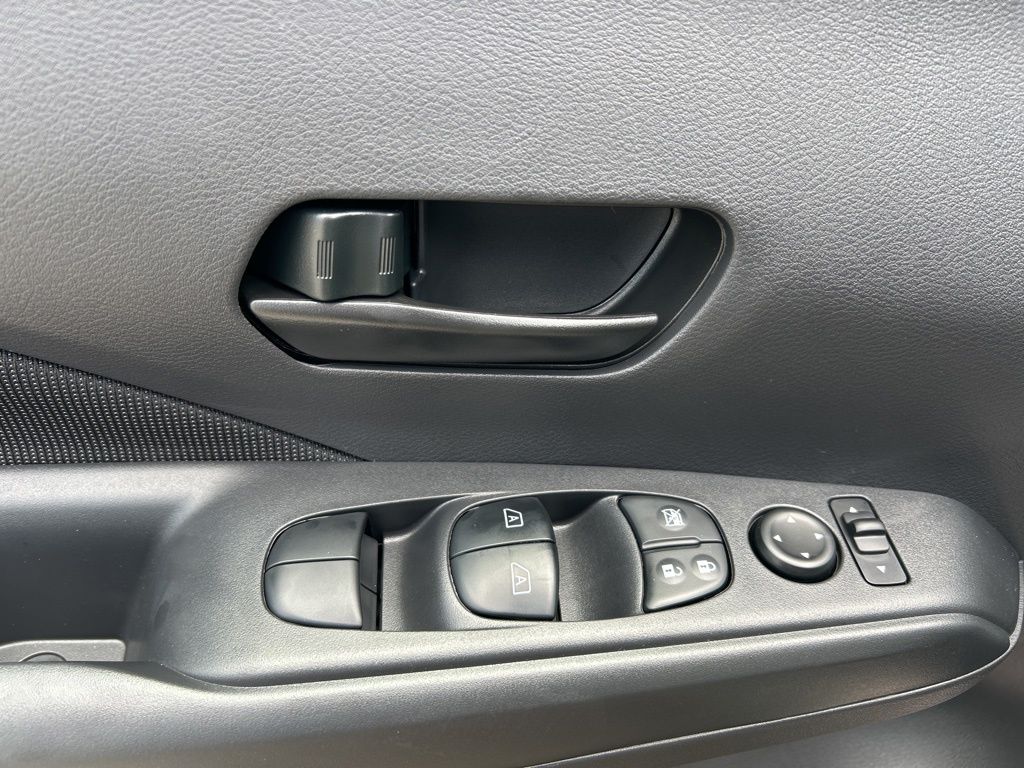 2025 Nissan Kicks Play S photo 9
