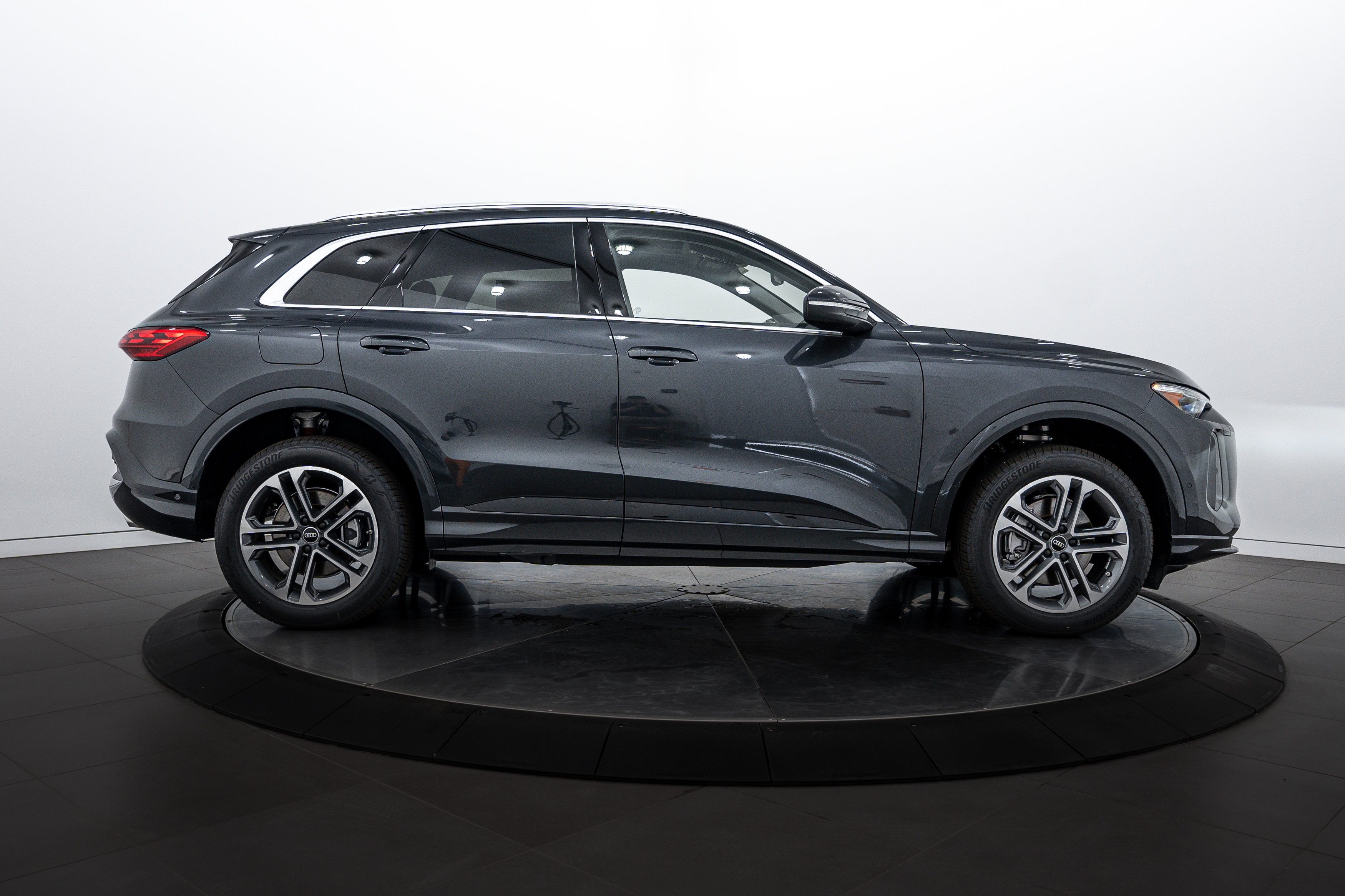 2025 Audi Q5 Premium Plus photo 2