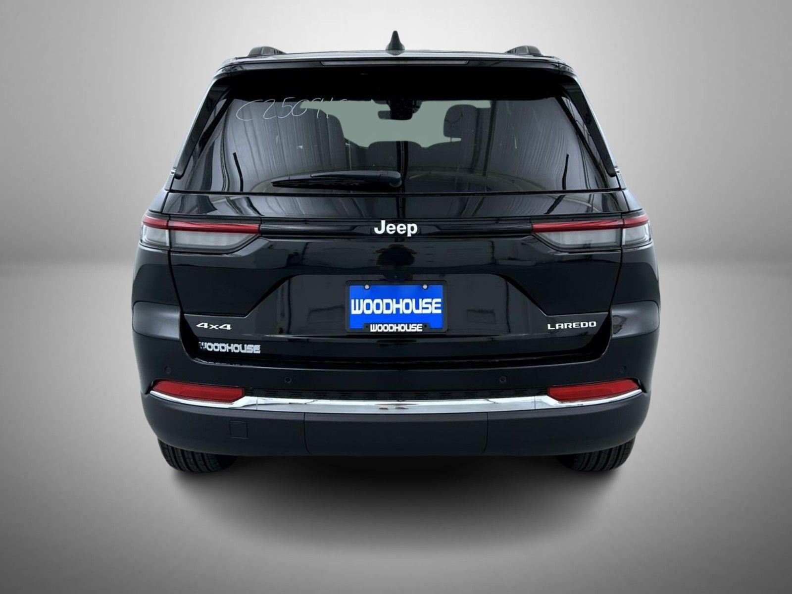 2025 Jeep Grand Cherokee Laredo X photo 3