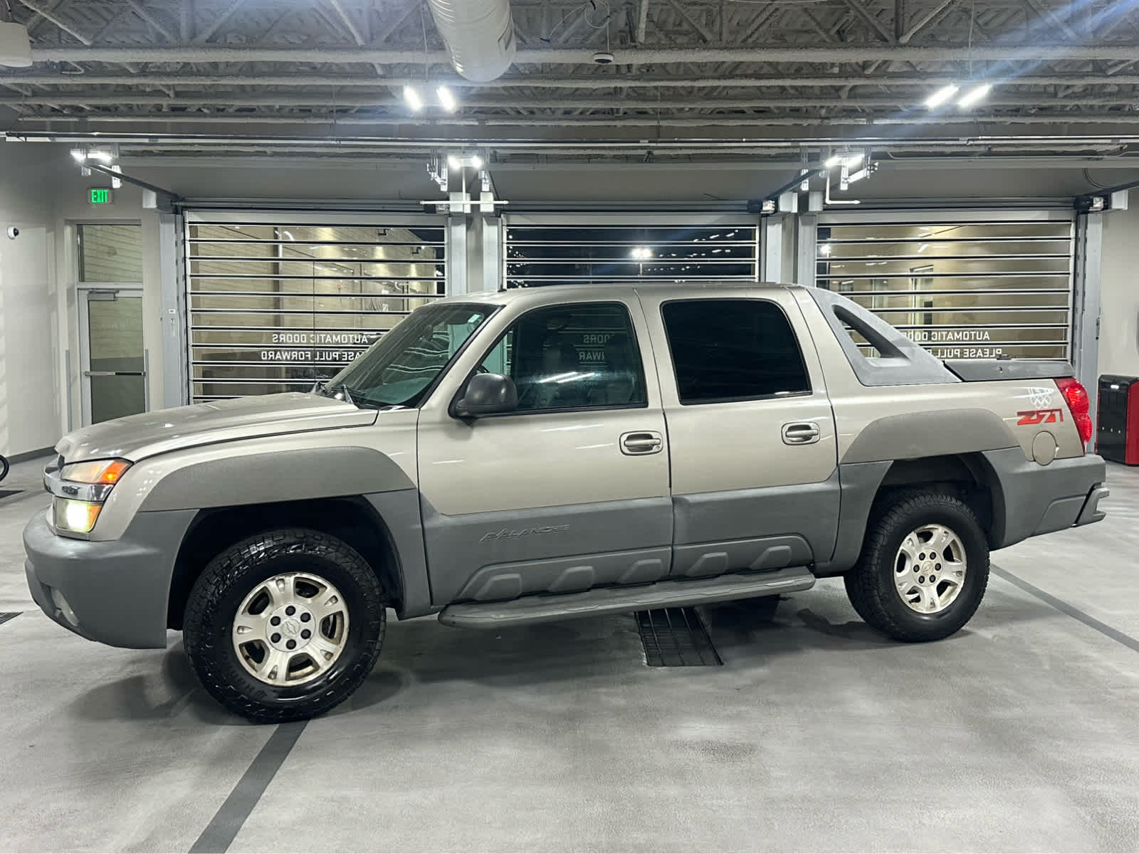 2002 Chevrolet Avalanche Base